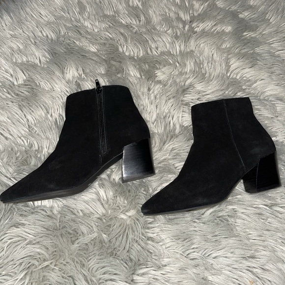 Shoes - Picture 4 of 9